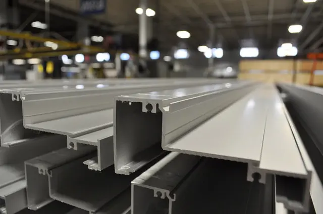 The link between alloys and tolerances