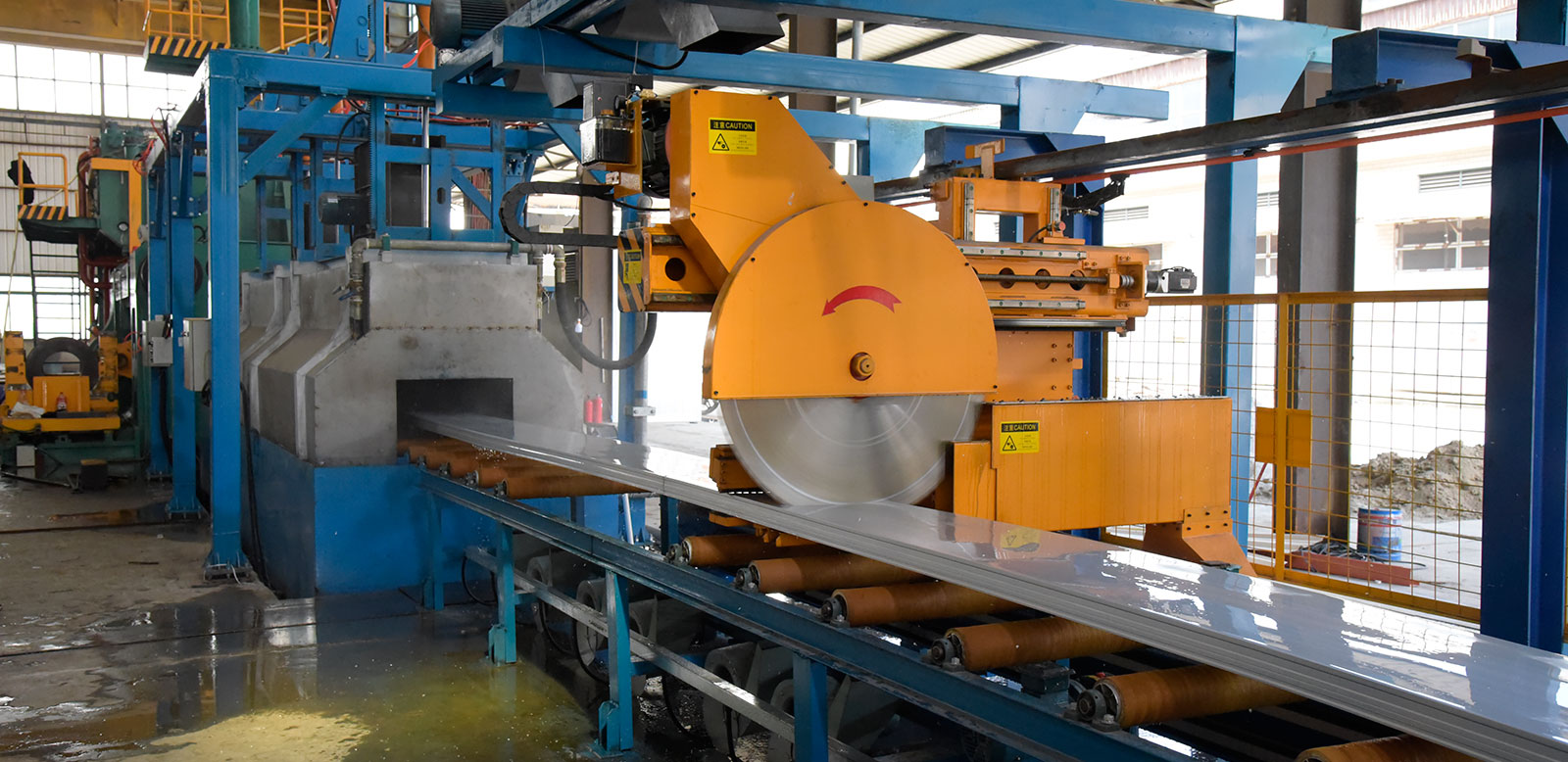 2-The-5000T-extrusion-production-line-which-is-capable-of-producing-profile-of-sectional-width-reaching-510mm